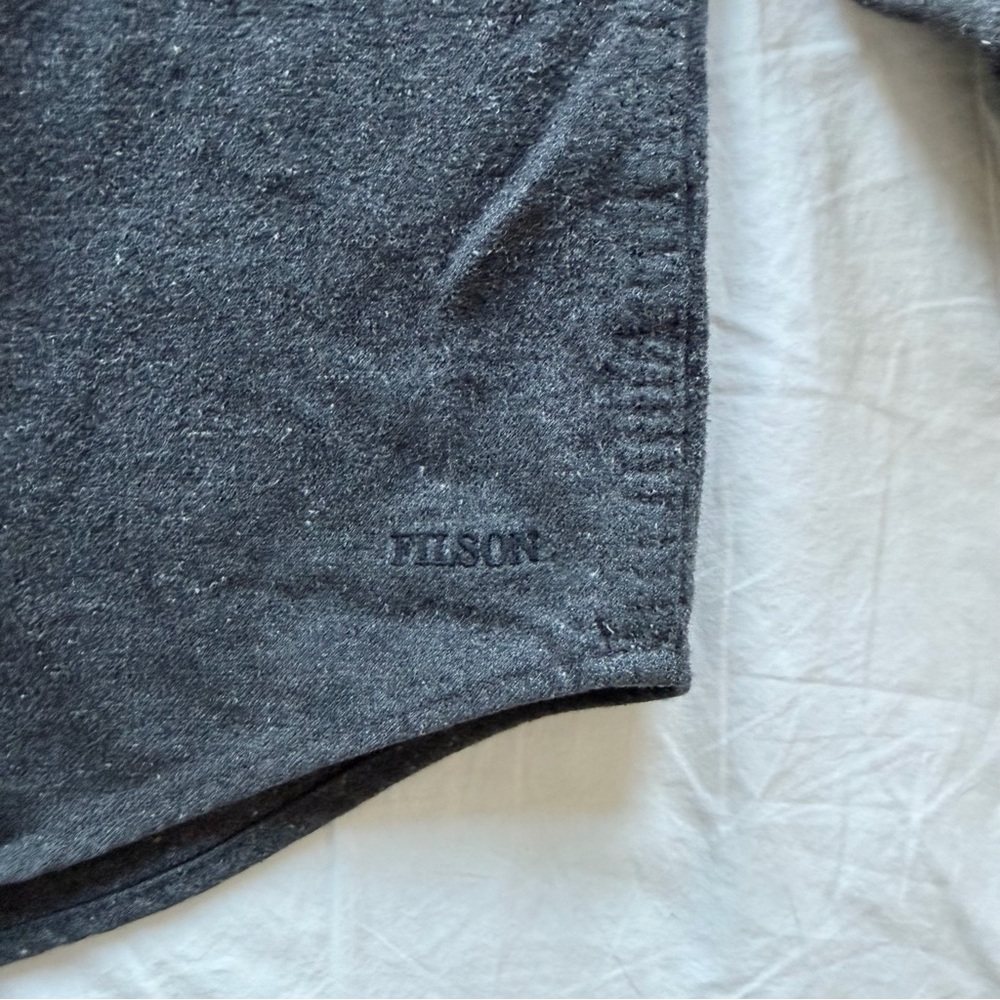Filson Men’s ALASKAN‎ GUIDE SHIRT in Size S in Dark Heather Grey. 100% cotton. - Picture 6 of 10